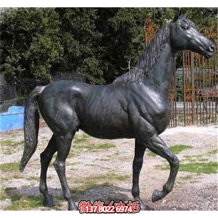 玻璃鋼仿銅馬雕塑，為園林廣場(chǎng)增添獨(dú)特魅力