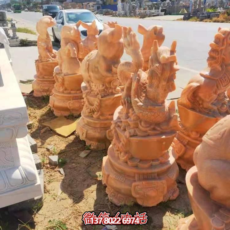 紅晚霞景區(qū)，十二生肖雕塑之旅