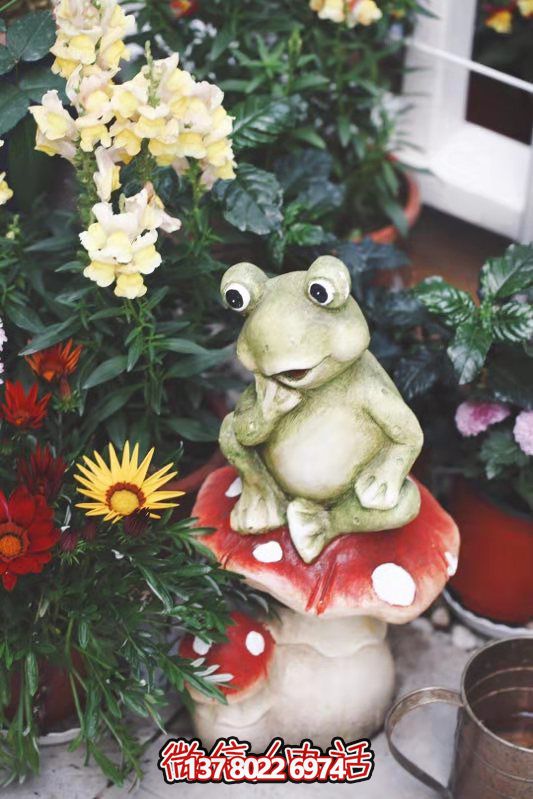 玻璃鋼雕塑青蛙，讓你的商場(chǎng)只思考玻璃