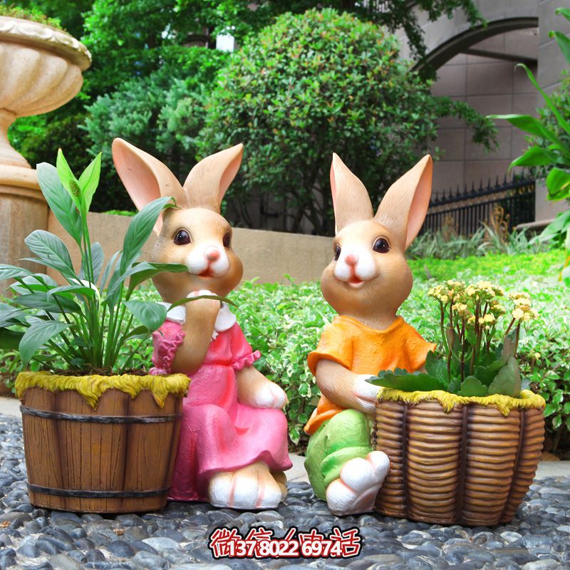 彩繪玻璃鋼兔子雕塑，點綴戶外公園裝飾