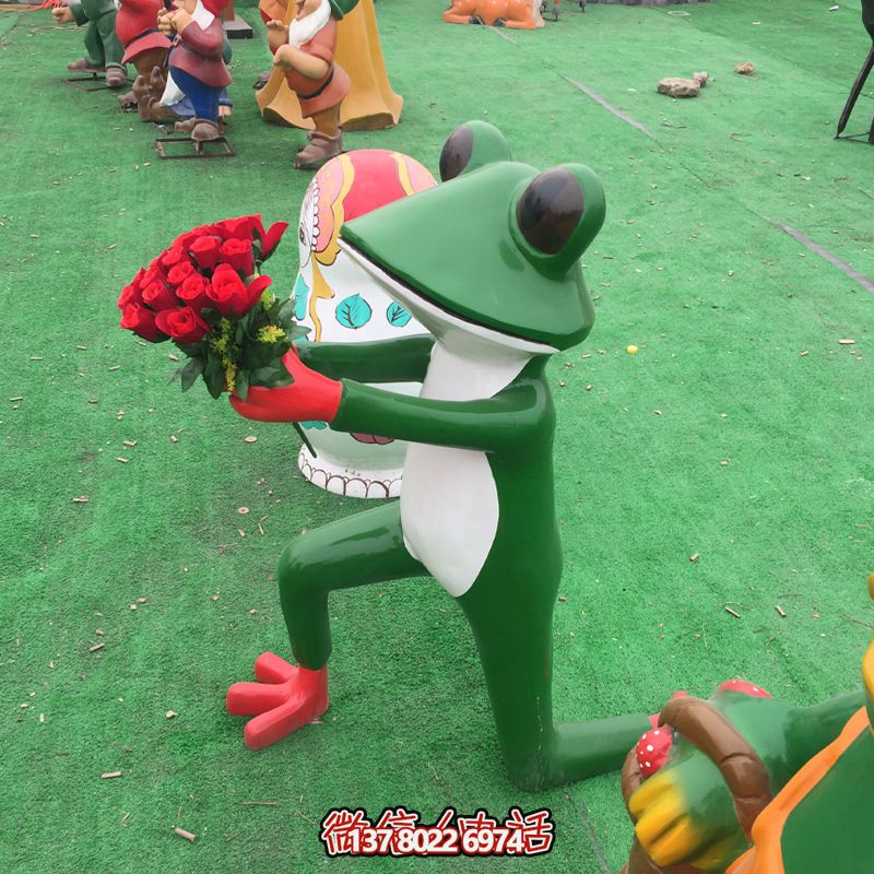 玻璃鋼雕塑，玫瑰青蛙拿玻璃公園裝飾