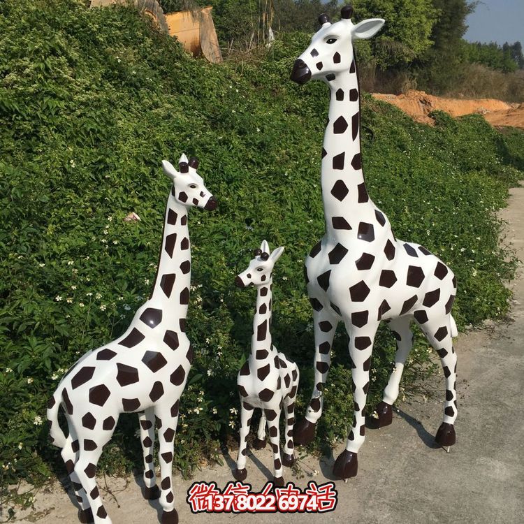 長頸鹿玻璃鋼雕塑，珍藏一家三口的美好回憶