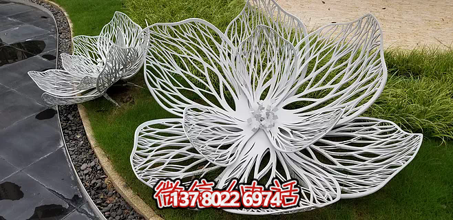 不銹鋼蓮花雕塑，鐵藝裝點戶外廣場