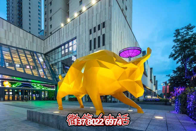 玻璃鋼彩繪雕塑讓你的廣場(chǎng)現(xiàn)象級(jí)創(chuàng)意牛！
