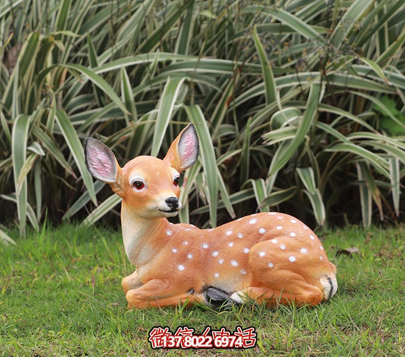 戶外景區(qū)創(chuàng)意玻璃鋼彩繪臥著的鹿雕塑